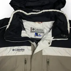 Women Columbia 2 in 1 Hooded Jacket (XL)
