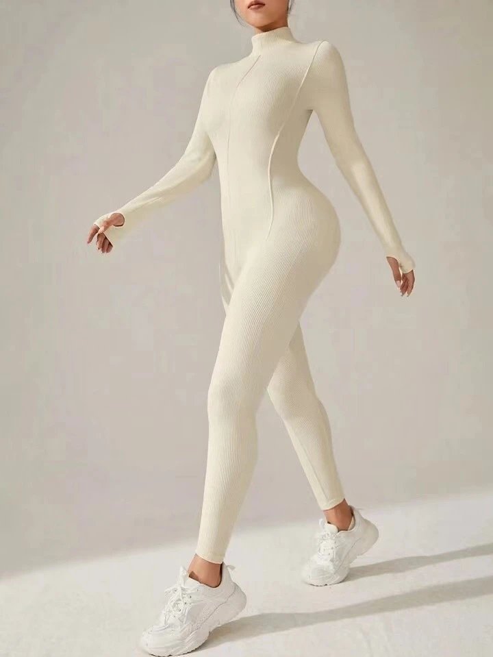A jumpsuit is a one – piece outfit combining a top and trousers . — O-11841
