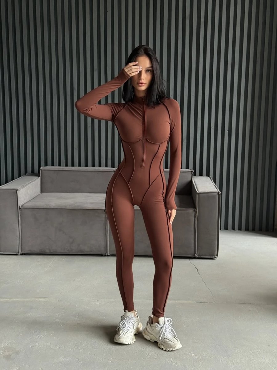 A jumpsuit is a one – piece outfit combining a top and trousers . — O-12059