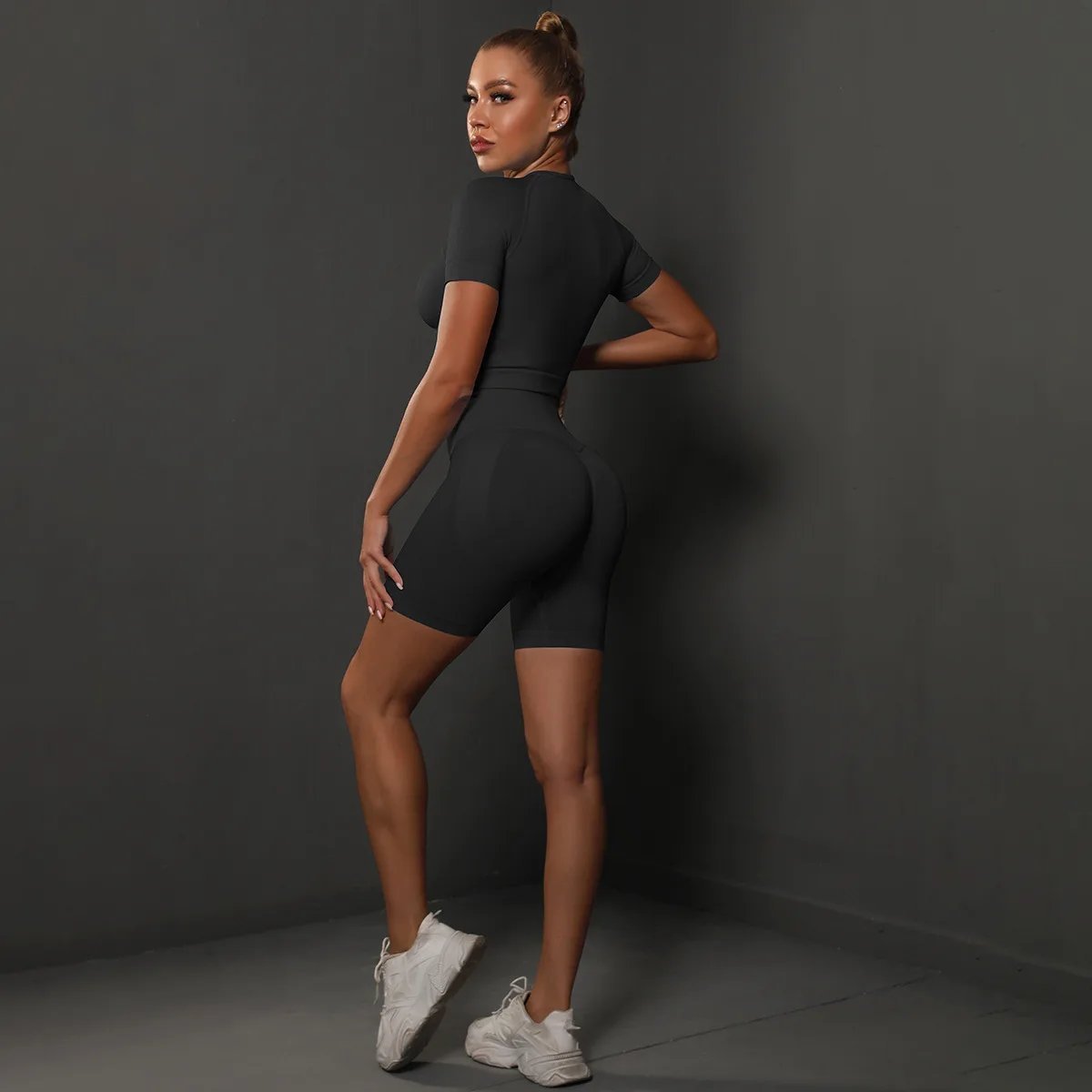 Spring and Summer New Seamless Knitted Yoga Suit Women's Peach Hip Hip Tight Shorts Running Sports Fitness Suit — SH-45127