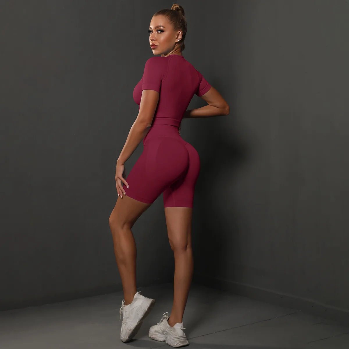 Spring and Summer New Seamless Knitted Yoga Suit Women's Peach Hip Hip Tight Shorts Running Sports Fitness Suit — SH-45128