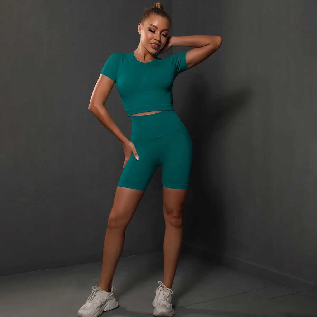 Spring and Summer New Seamless Knitted Yoga Suit Women's Peach Hip Hip Tight Shorts Running Sports Fitness Suit — SH-45129