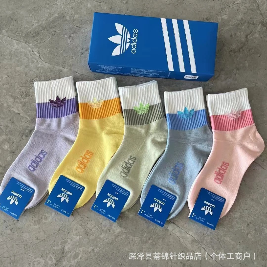 socks are soft coverings worn on the feet to provide comfort. — SOCKS-57075